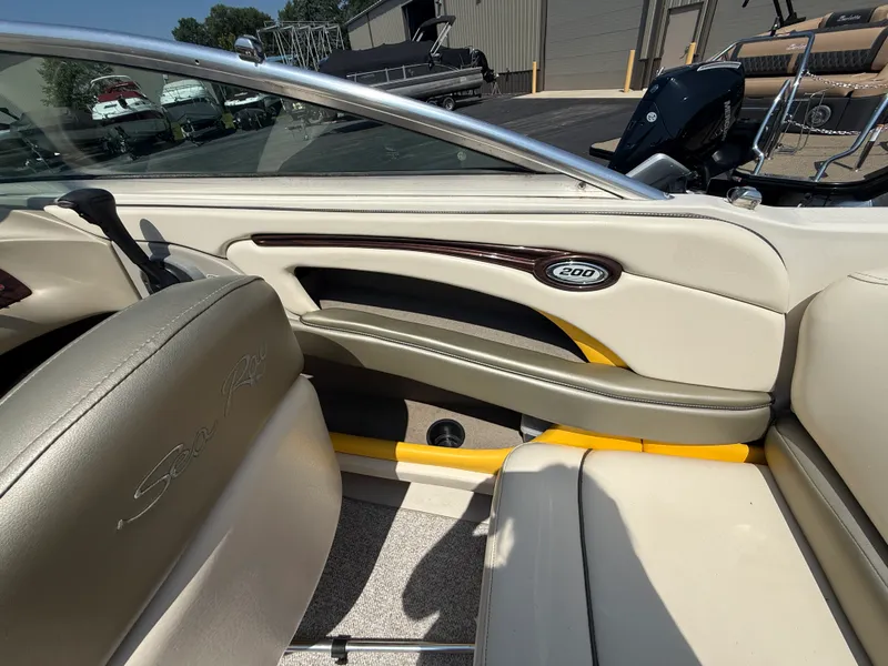 Slide: The Image of Sea Ray 200 SL WT 2004 - 22