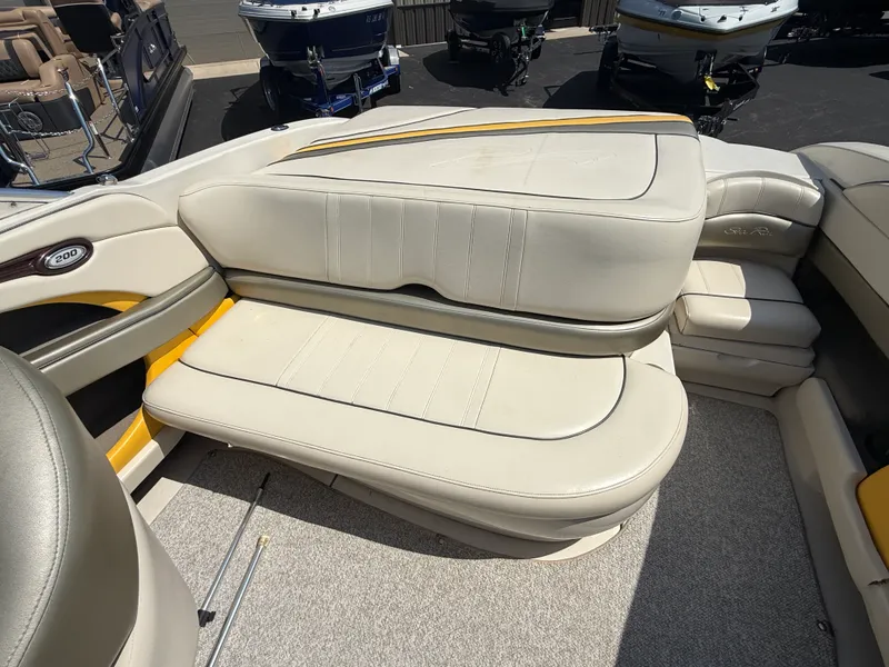 Slide: The Image of Sea Ray 200 SL WT 2004 - 8