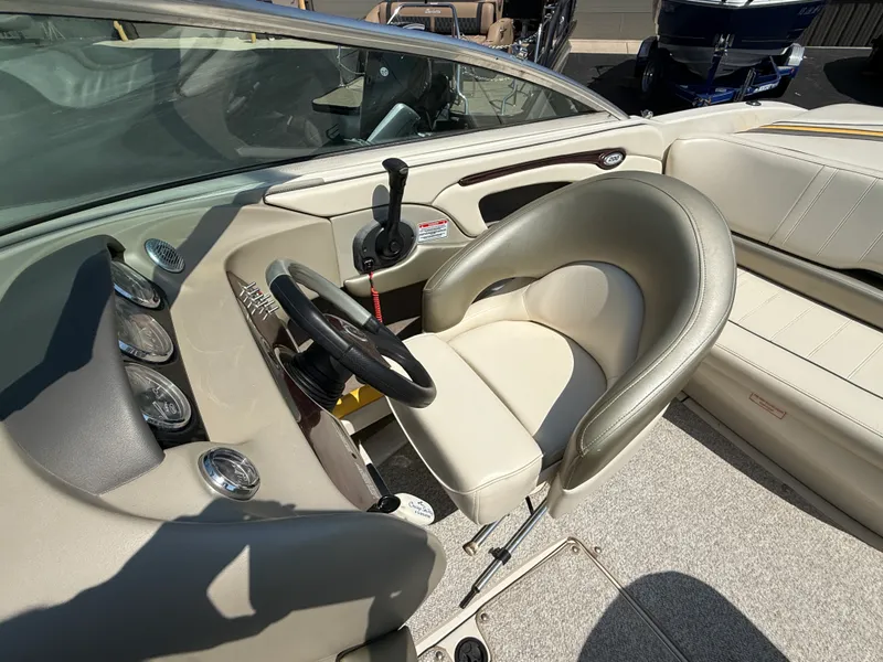 Slide: The Image of Sea Ray 200 SL WT 2004 - 7