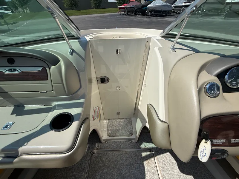 Slide: The Image of Sea Ray 200 SL WT 2004 - 17