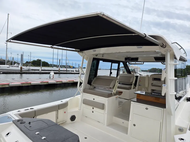 Slide: The Image of Boston Whaler 365 Conquest 2026 - 15