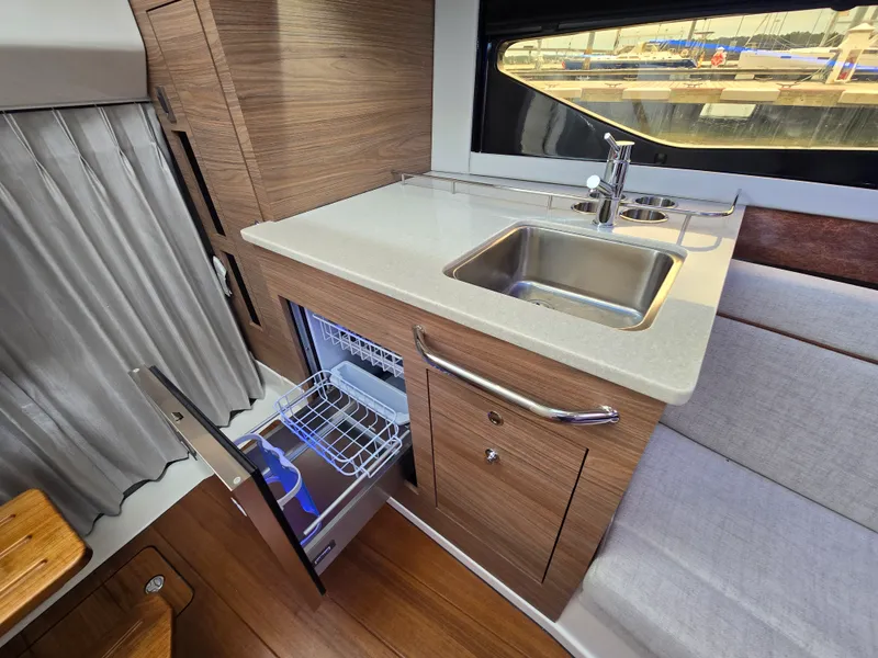 Slide: The Image of Boston Whaler 365 Conquest 2026 - 37