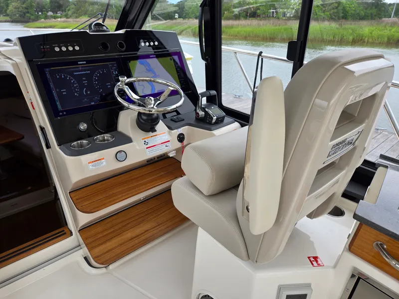 Slide: The Image of Boston Whaler 365 Conquest 2026 - 28
