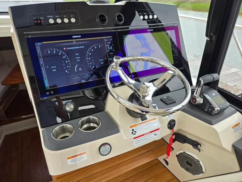 Slide: The Image of Boston Whaler 365 Conquest 2026 - 31