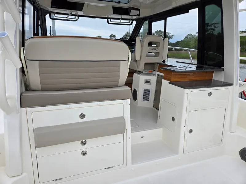Slide: The Image of Boston Whaler 365 Conquest 2026 - 20