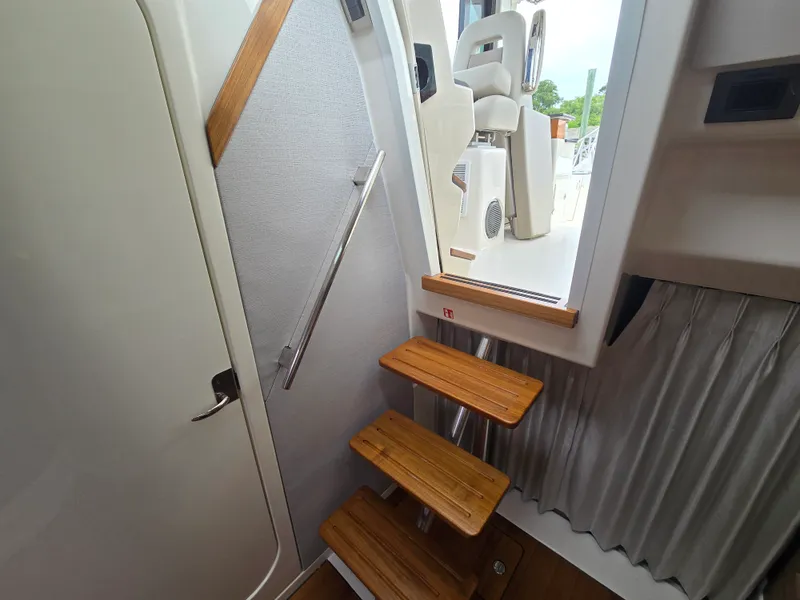 Slide: The Image of Boston Whaler 365 Conquest 2026 - 32