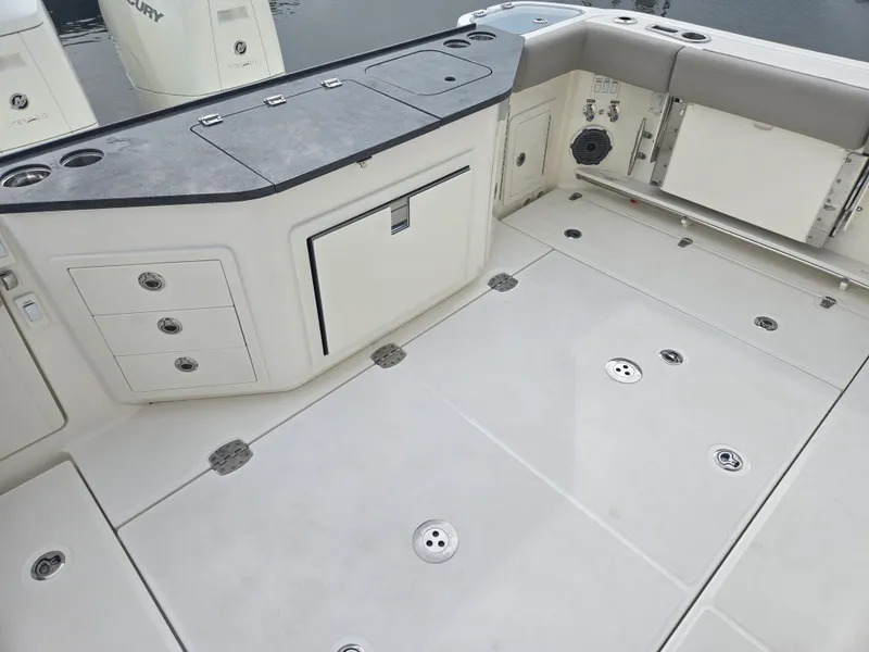 Slide: The Image of Boston Whaler 365 Conquest 2026 - 9