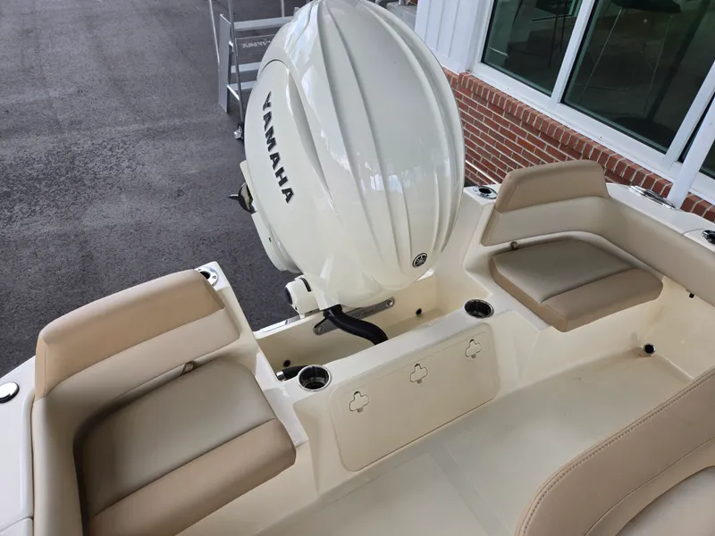 Slide: The Image of Scout 195 Sportfish 2025 - 2