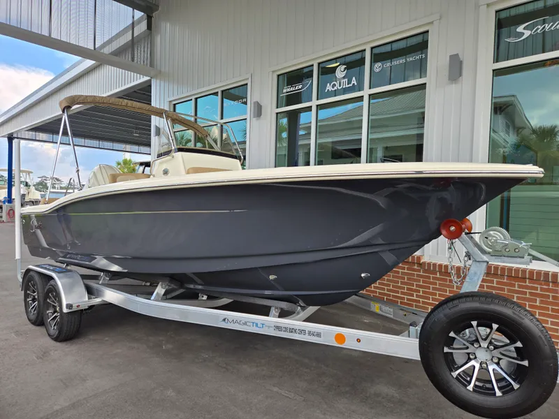 Slide: The Image of Scout 195 Sportfish 2025 - 13