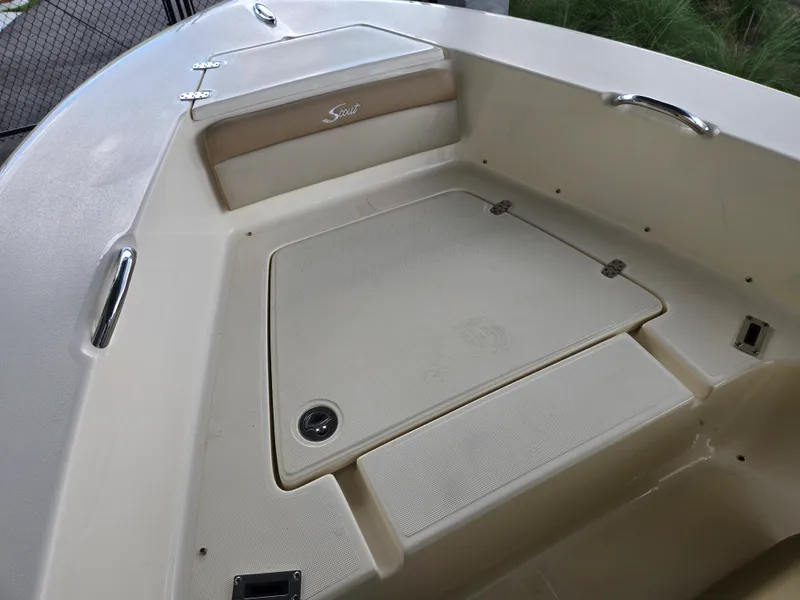 Slide: The Image of Scout 195 Sportfish 2025 - 10
