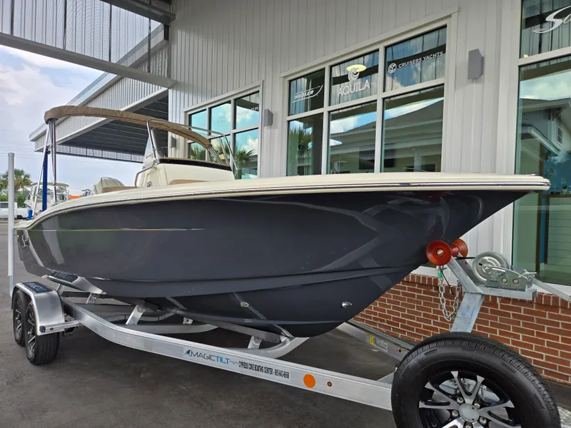 Slide: The Image of Scout 195 Sportfish 2025 - 12