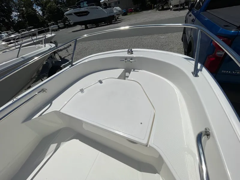 Slide: The Image of Boston Whaler 130 Super Sport 2027 - 7