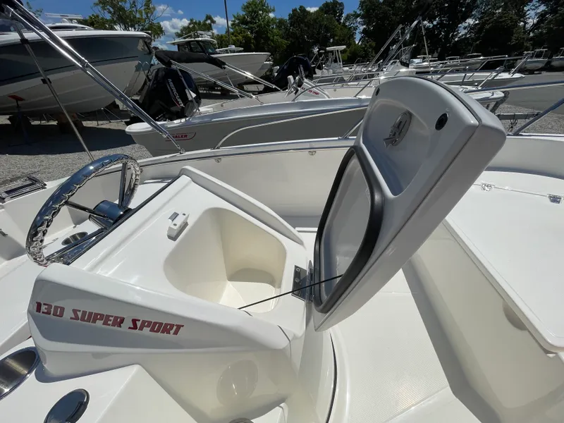 Slide: The Image of Boston Whaler 130 Super Sport 2027 - 6