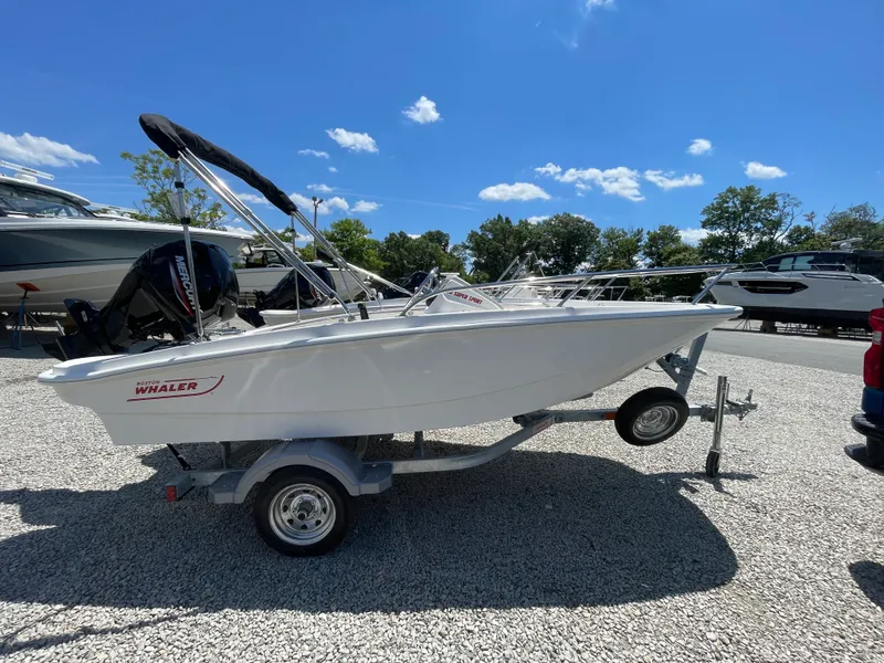 The Image of Boston Whaler 130 Super Sport 2027 - 0