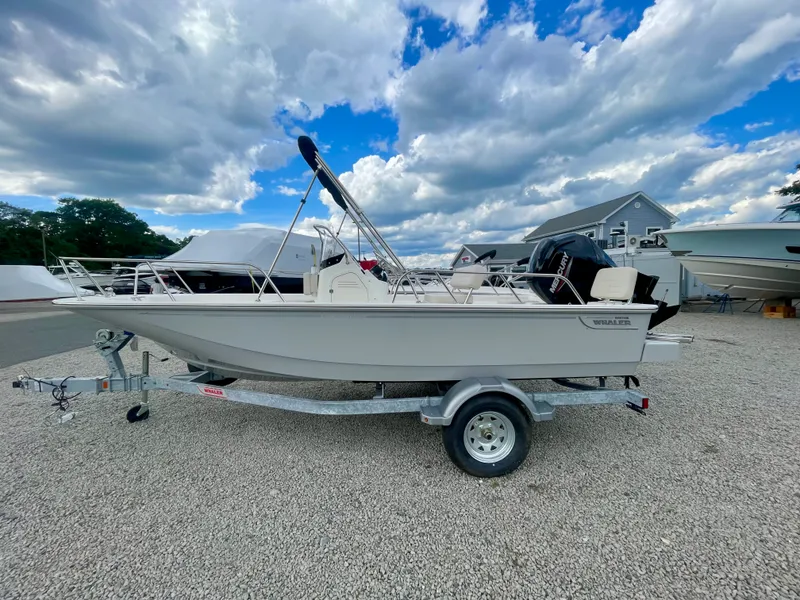 The Image of Boston Whaler 170 Montauk 2026 - undefined