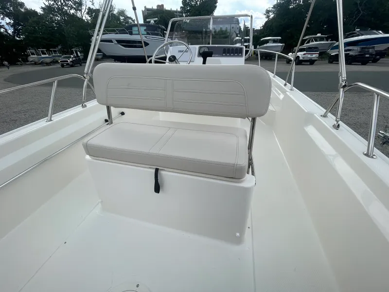 Slide: The Image of Boston Whaler 170 Montauk 2026 - 3