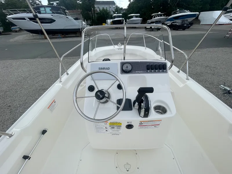 Slide: The Image of Boston Whaler 170 Montauk 2026 - 6