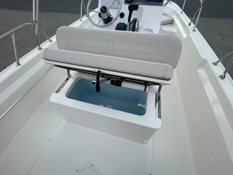 Slide: The Image of Boston Whaler 170 Montauk 2026 - 4