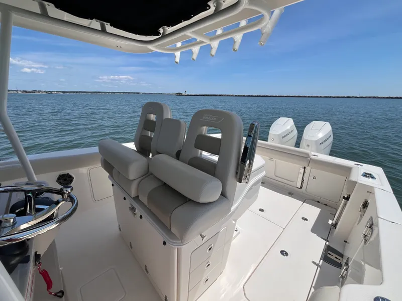 Slide: The Image of Boston Whaler 330 Outrage 2026 - 29