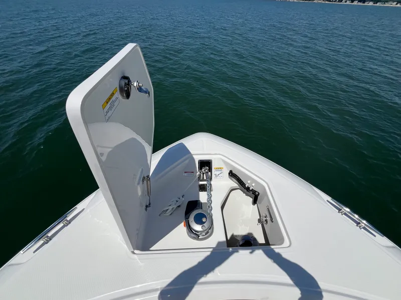 Slide: The Image of Boston Whaler 330 Outrage 2026 - 41