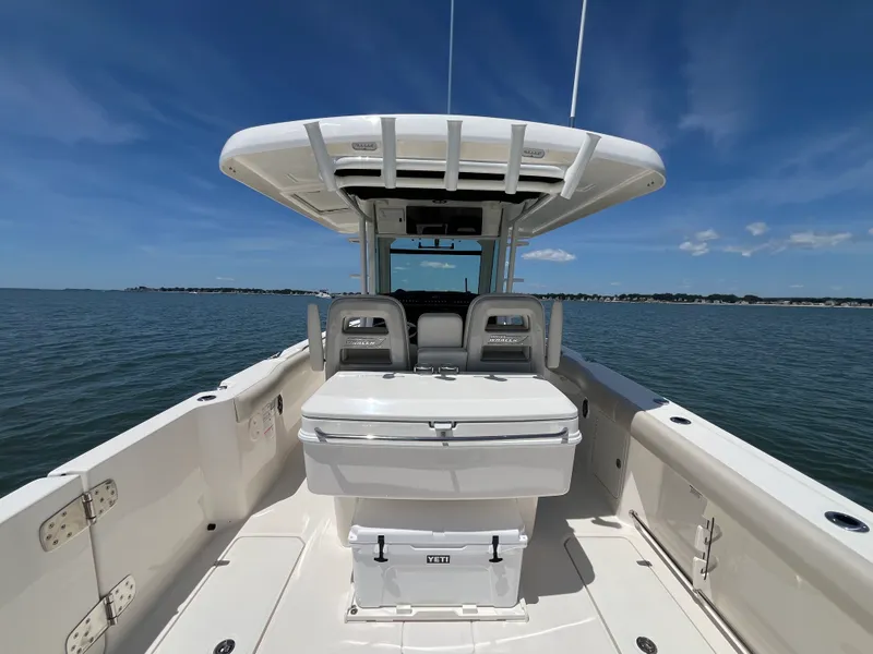 Slide: The Image of Boston Whaler 330 Outrage 2026 - 24
