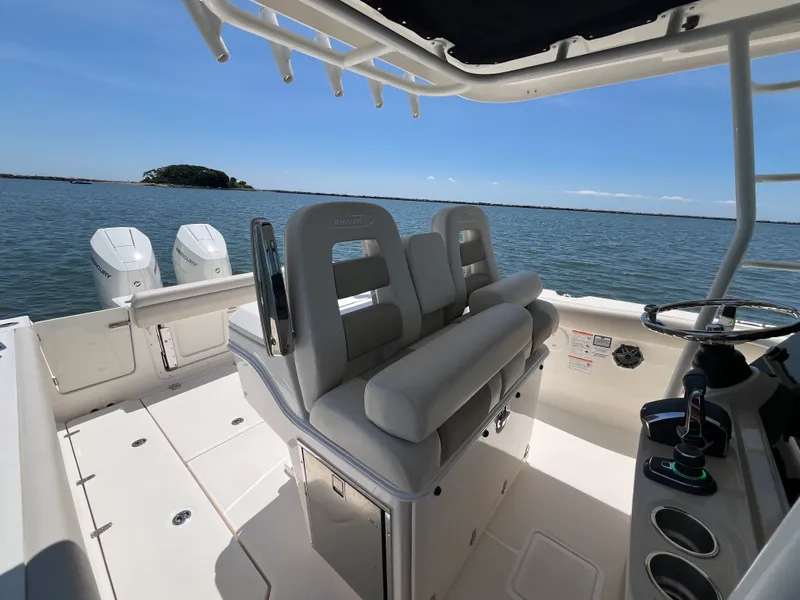 Slide: The Image of Boston Whaler 330 Outrage 2026 - 27
