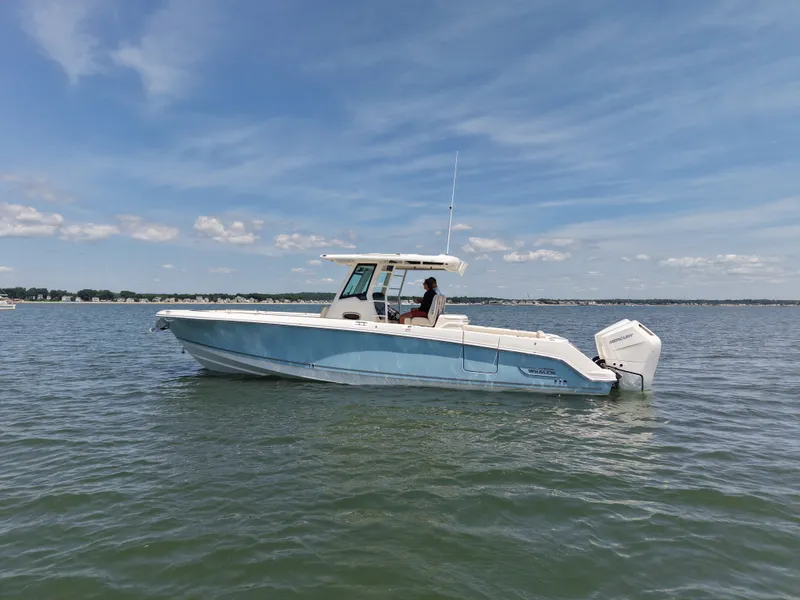 Slide: The Image of Boston Whaler 330 Outrage 2026 - 4