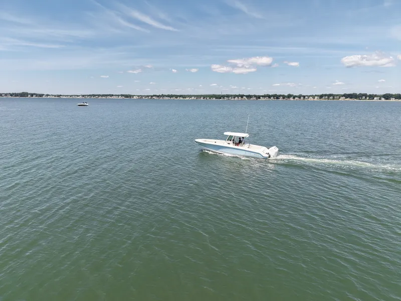 Slide: The Image of Boston Whaler 330 Outrage 2026 - 42
