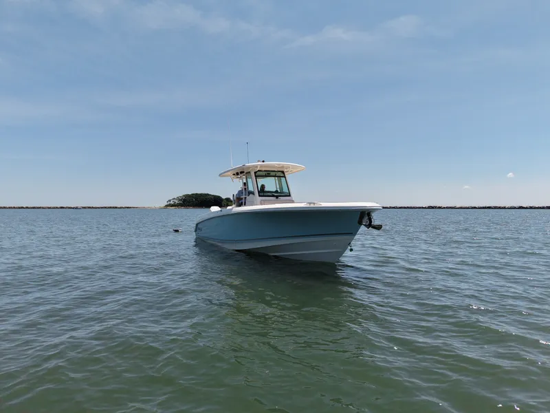 Slide: The Image of Boston Whaler 330 Outrage 2026 - 11