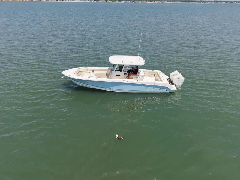 Slide: The Image of Boston Whaler 330 Outrage 2026 - 15