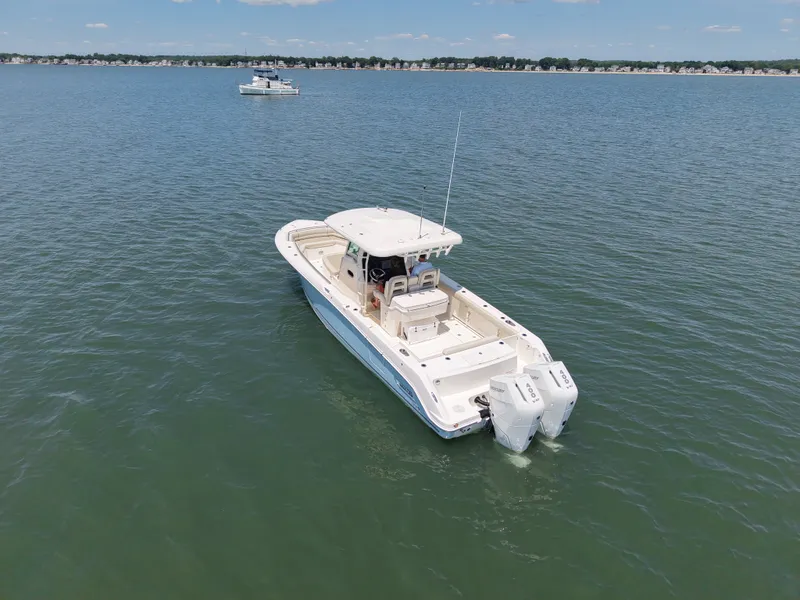 Slide: The Image of Boston Whaler 330 Outrage 2026 - 16