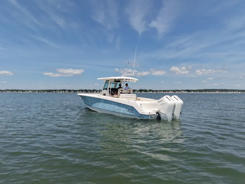 Slide: The Image of Boston Whaler 330 Outrage 2026 - 5