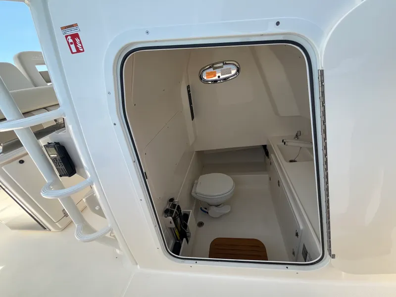 Slide: The Image of Boston Whaler 330 Outrage 2026 - 34