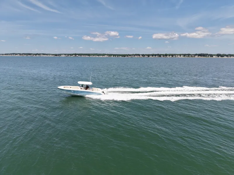 Slide: The Image of Boston Whaler 330 Outrage 2026 - 44