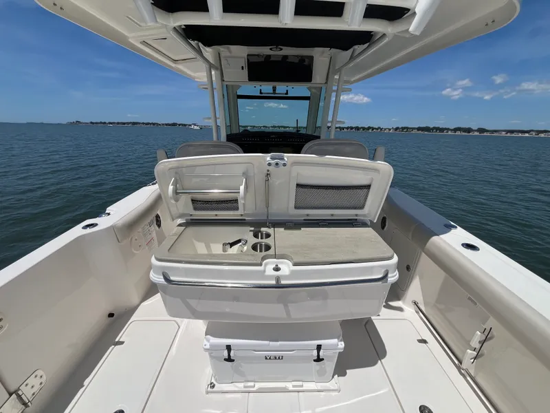 Slide: The Image of Boston Whaler 330 Outrage 2026 - 25