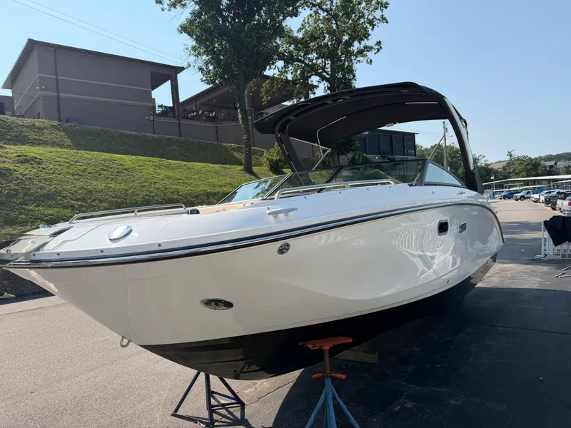 Slide: The Image of Sea Ray SDX 290 2026 - 1