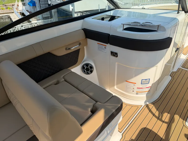 Slide: The Image of Sea Ray SDX 290 2026 - 8