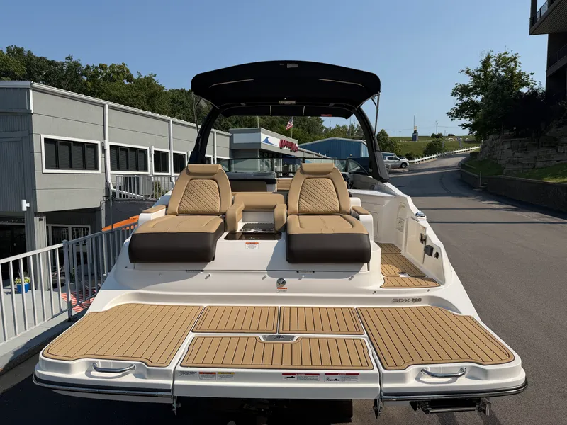 Slide: The Image of Sea Ray SDX 290 2026 - 4