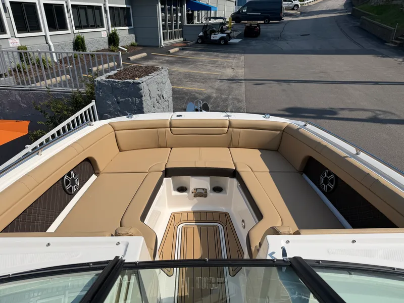 Slide: The Image of Sea Ray SDX 290 2026 - 16