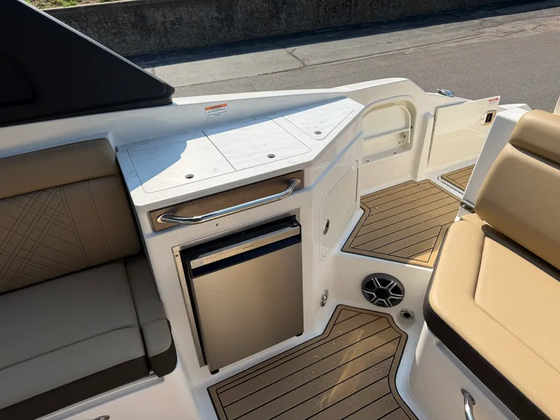 Slide: The Image of Sea Ray SDX 290 2026 - 11