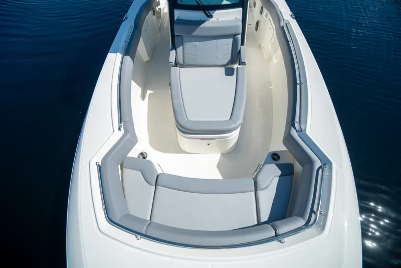 Slide: The Image of Boston Whaler 280 Outrage 2026 - 18