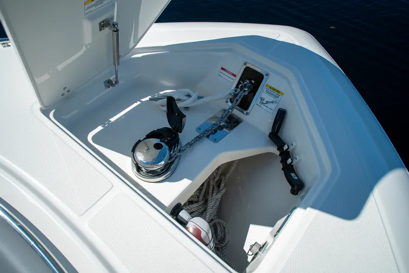 Slide: The Image of Boston Whaler 280 Outrage 2026 - 19
