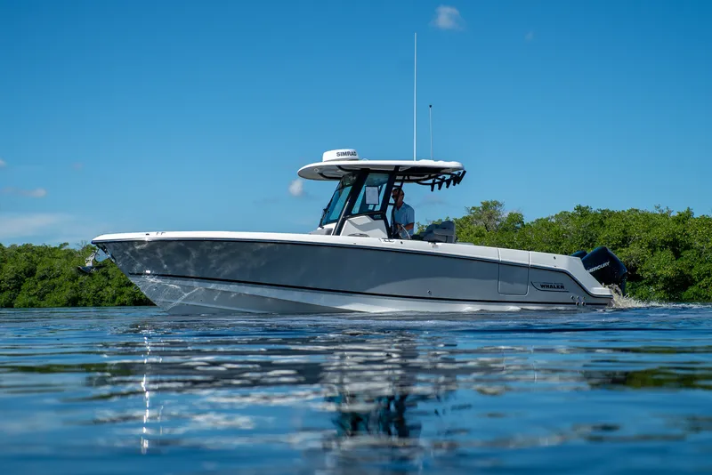 Slide: The Image of Boston Whaler 280 Outrage 2026 - 20