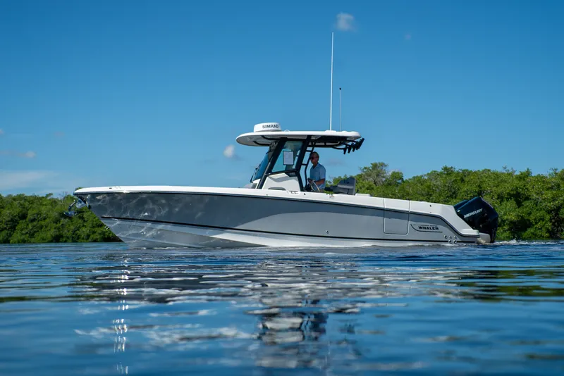 Slide: The Image of Boston Whaler 280 Outrage 2026 - 21