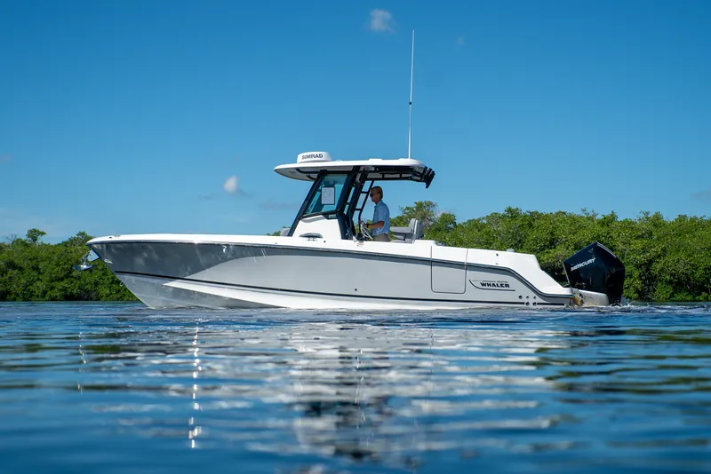 Slide: The Image of Boston Whaler 280 Outrage 2026 - 22
