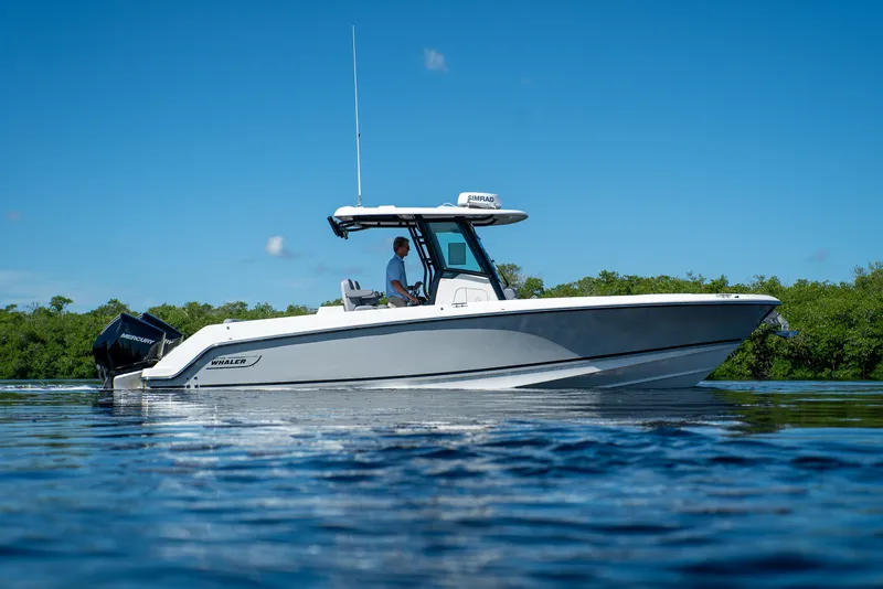 Slide: The Image of Boston Whaler 280 Outrage 2026 - 28