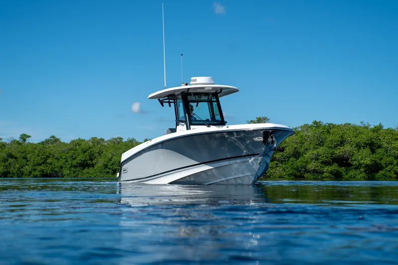 Slide: The Image of Boston Whaler 280 Outrage 2026 - 31