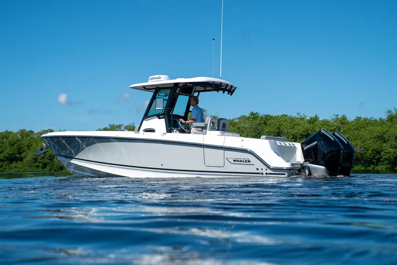 Slide: The Image of Boston Whaler 280 Outrage 2026 - 36