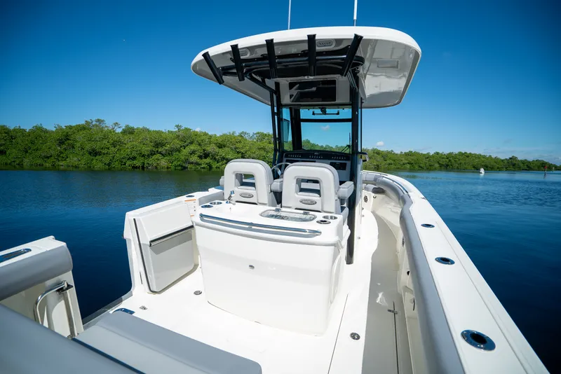 Slide: The Image of Boston Whaler 280 Outrage 2026 - 4
