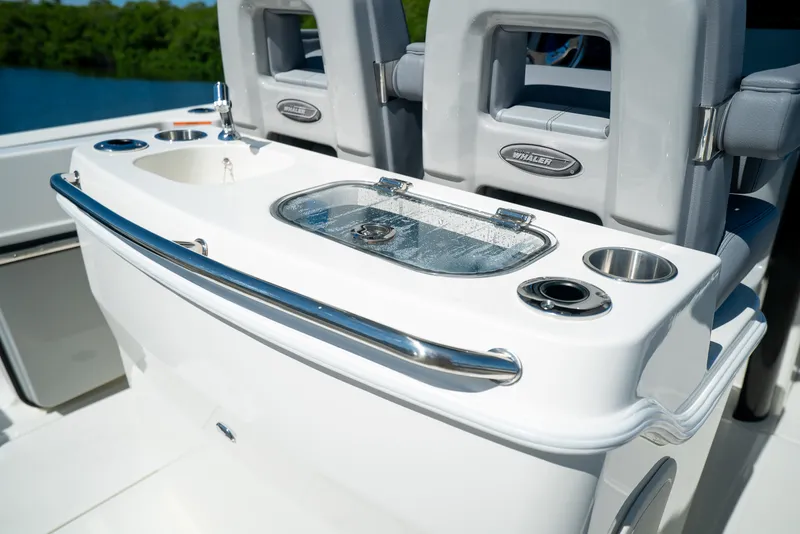 Slide: The Image of Boston Whaler 280 Outrage 2026 - 6